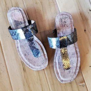 BOC COMFORT SILVER FAUX REPTILE + CORK WEDGE SANDALS - SIZE 9M